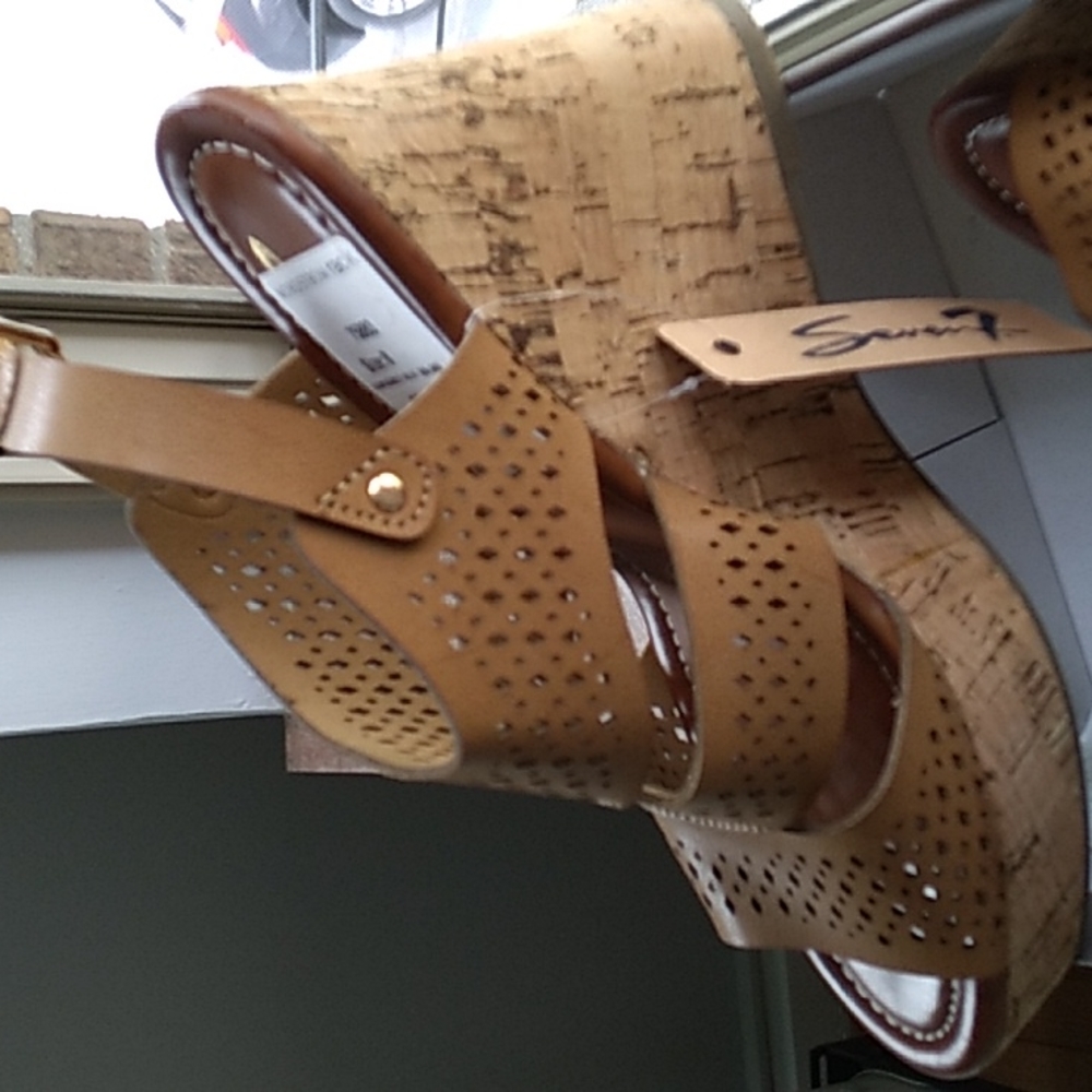 Wedgies Seven7 Size 8 RUNS SMALLER